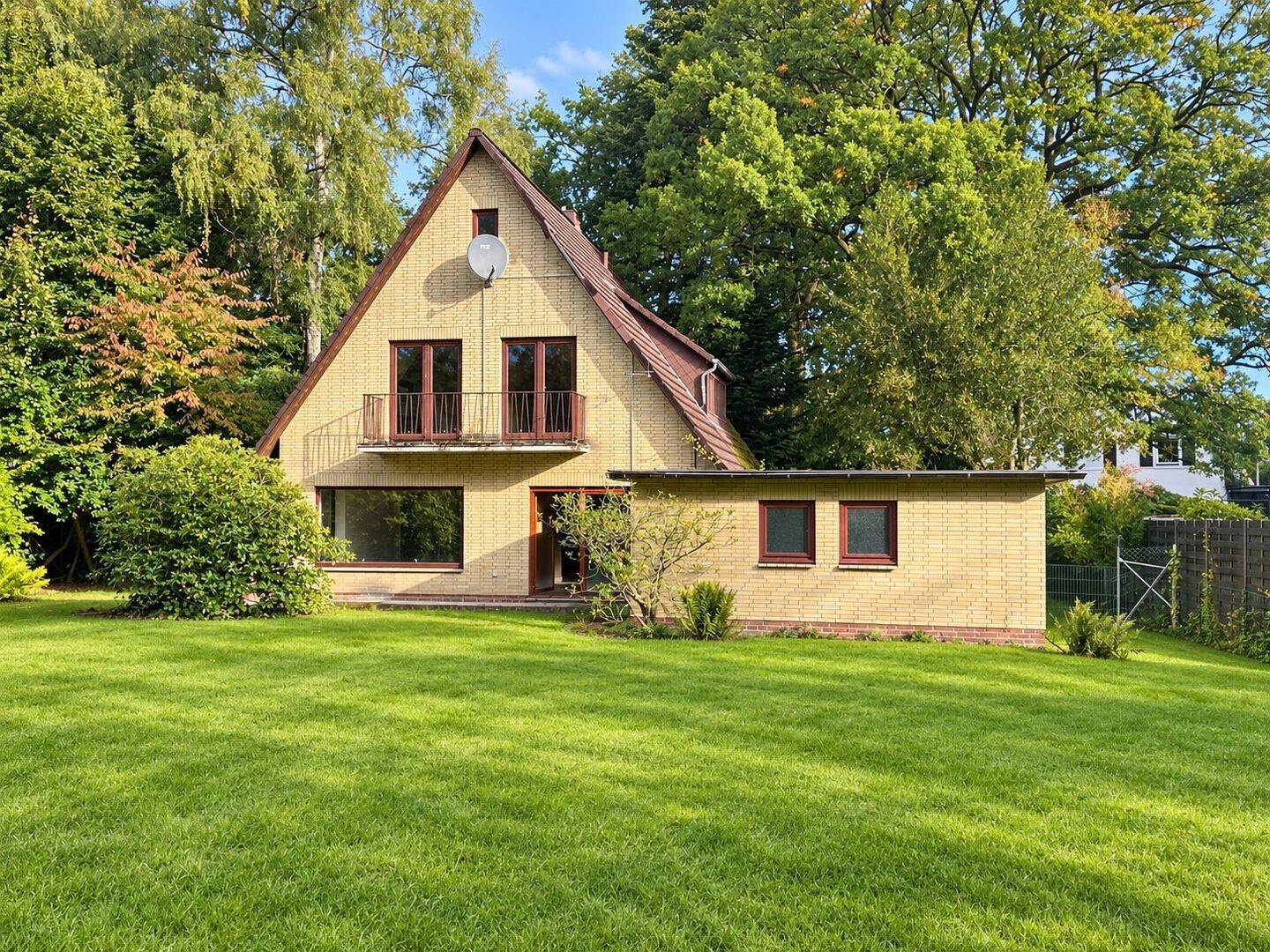 Viel Potenzial in zentraler Lage – Haus mit Vollkeller auf Traumgrundstück, 22399 Hamburg (Wandsbek Hummelsbüttel Lemsahl-Mellingstedt Poppenbüttel)
