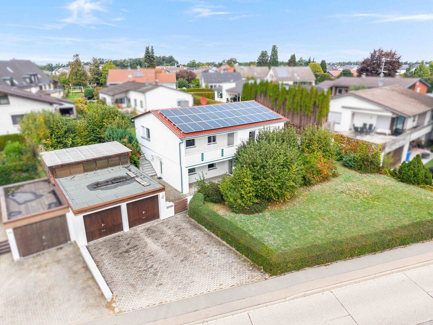 Mit Weitblick! Energetisch modernisiertes Einfamilienhaus mit Einliegerwohnung in gesuchter Lage, 88471 Laupheim