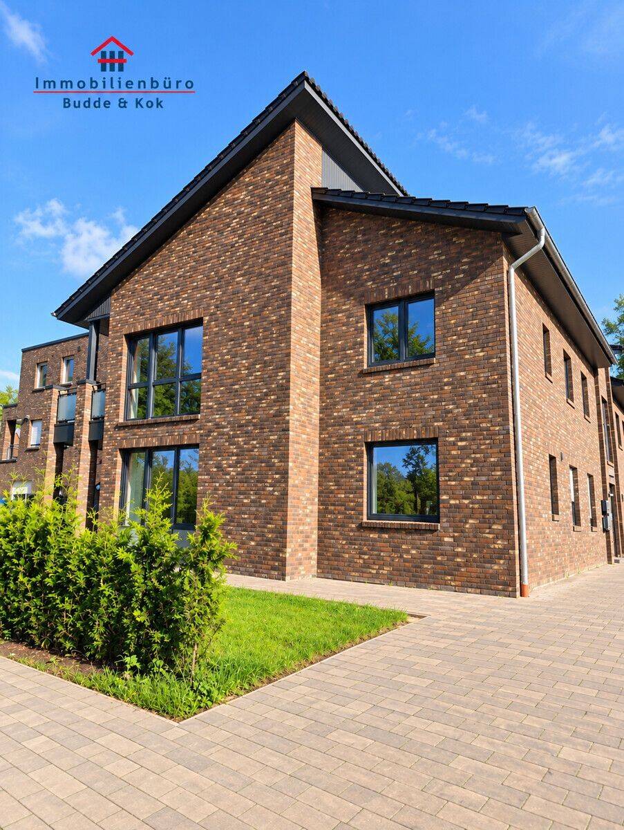 Exklusive Oberwohnung mit EBK und großem Balkon zu vermieten. KfW-40plus Standard, 26169 Friesoythe