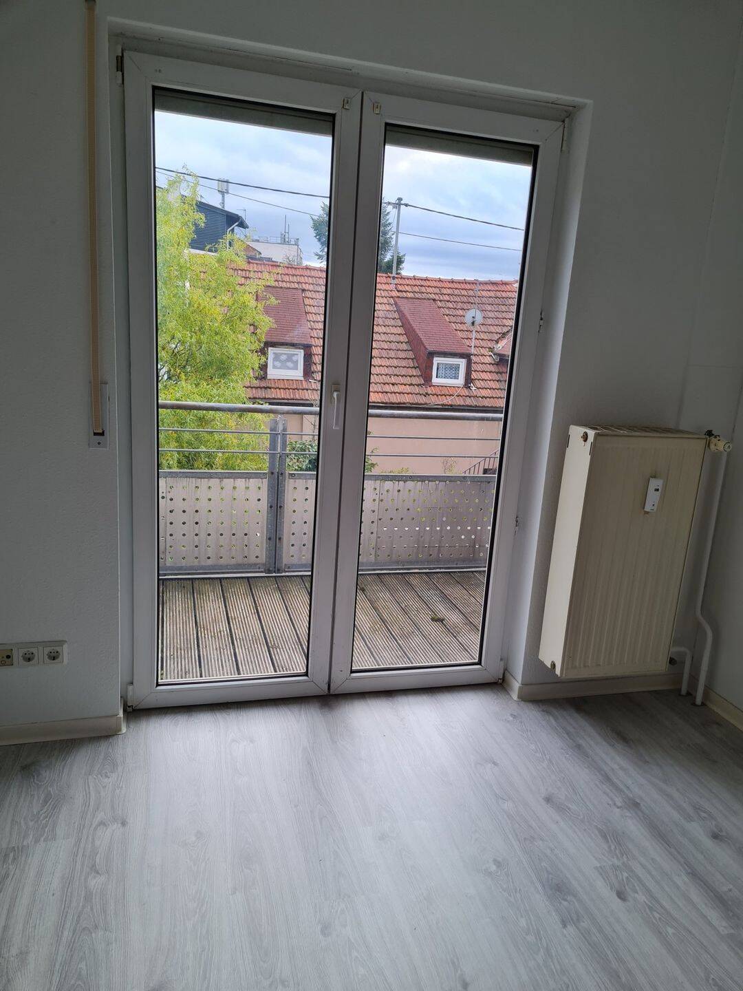 Kleine Ein Zimmer-Wohnung; Kochnische; und Balkon zu vermieten, 66806 Ensdorf