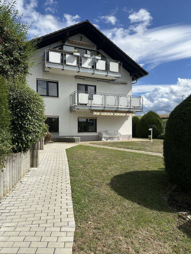 Schicke und großzügige 3 ZKB in ruhiger Lage im 3 FH in Brechen, 65611 Brechen