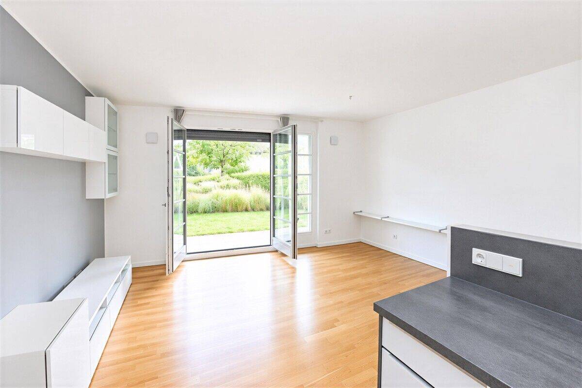 Bezugsfreie Gartenwohnung mit sonniger Terrasse und Privatgarten – Ihr Zuhause im Grünen, 81673 München (Berg am Laim)