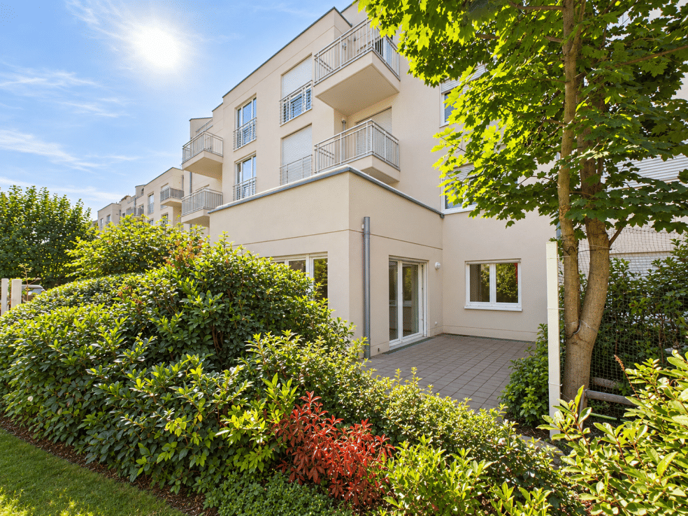 Stillvolles Wohnen! Erdgeschosswohnung mit Terrasse in Frankfurt-Niederrad mit Tiefgarage und Aufzug, 60528 Frankfurt am Main (Niederrad Sachsenhausen Schwanheim)