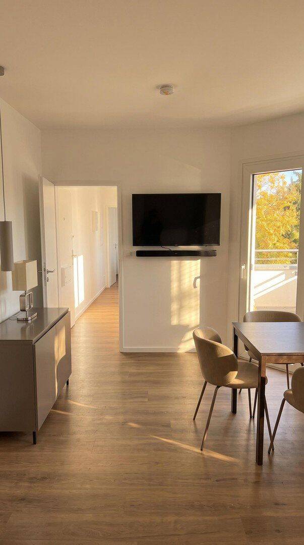 Erstbezug nach Komplettsanierung – voll möbliertes Apartment in (U4)U-Bahn-Nähe, 81677 München (Au-Haidhausen Berg am Laim Bogenhausen)