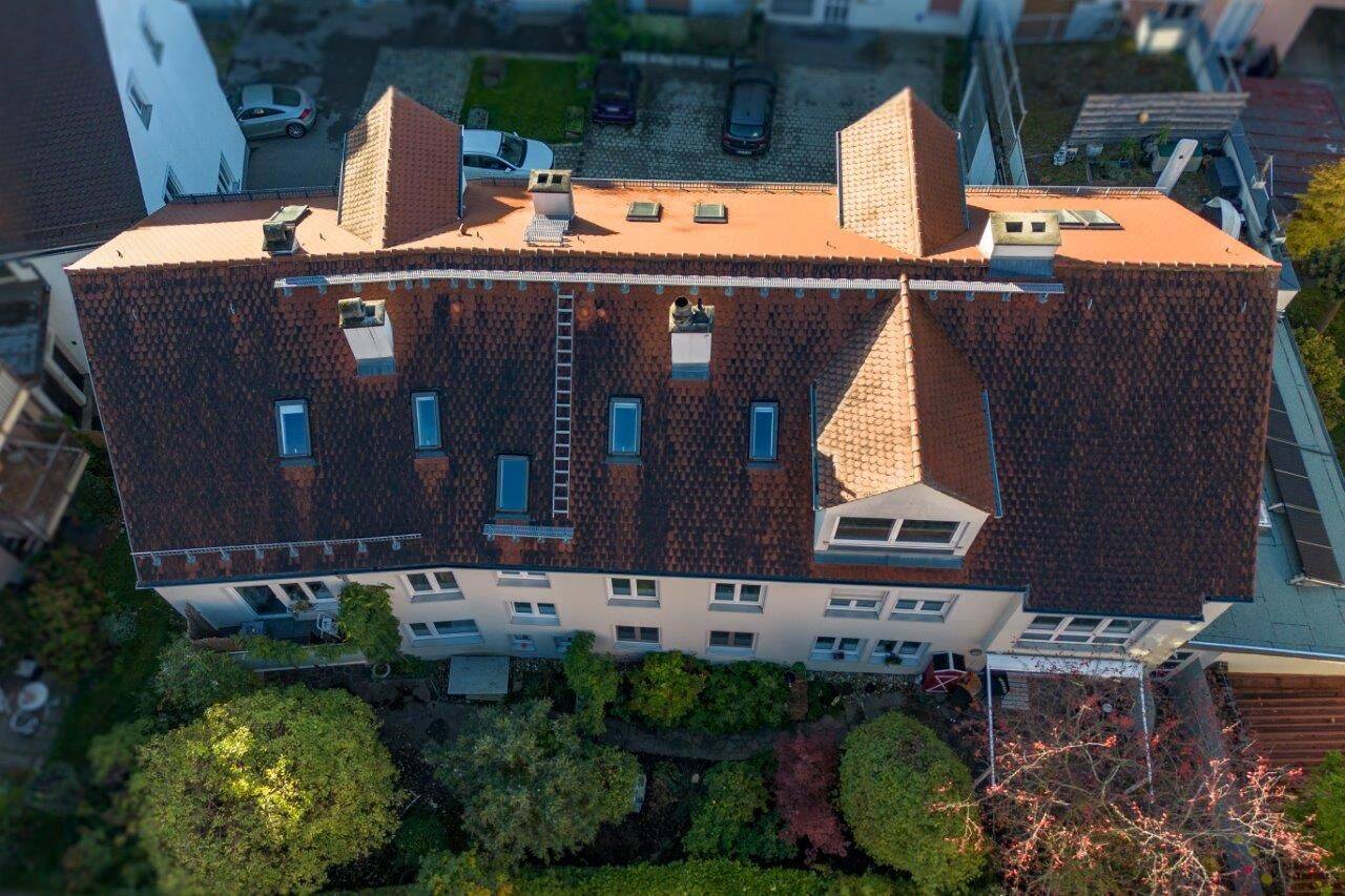 Tolle DG-Wohnung in gepflegtem 6-Familienhaus. Ruhig und zentral im bevorzugten Georgsviertel gelegen!, 86152 Augsburg (Innenstadt)