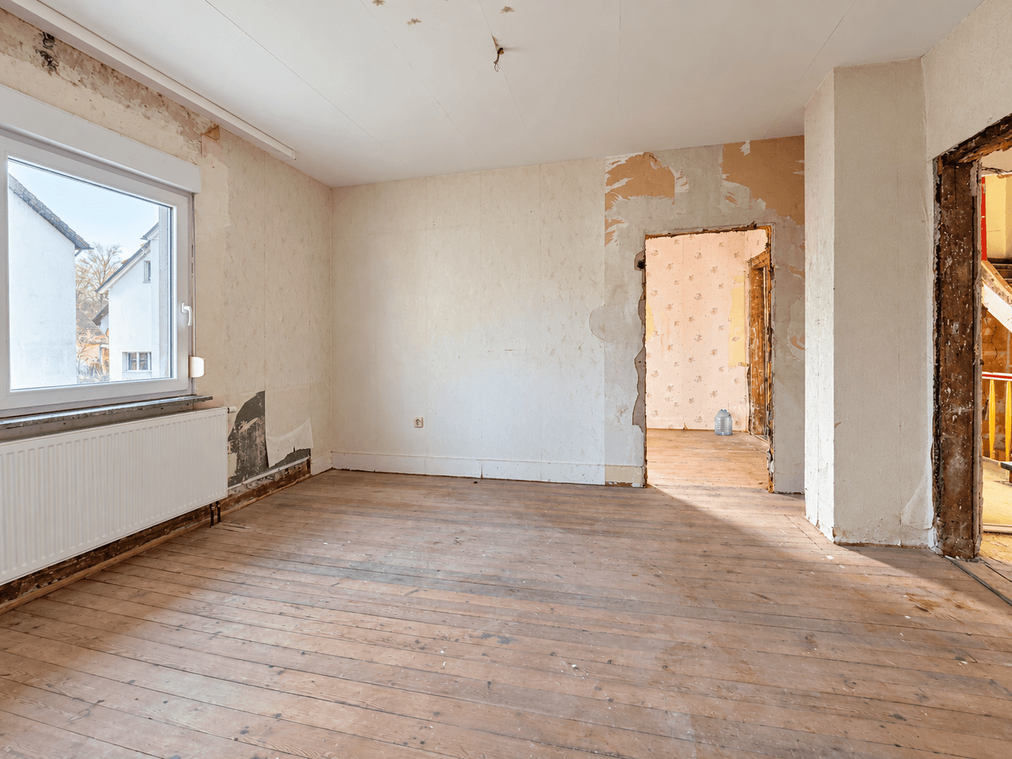 Renovierungsbedürftiges Ein-Zweifamilienhaus mit Potenzial in 75328 Schömberg, 75328 Schömberg