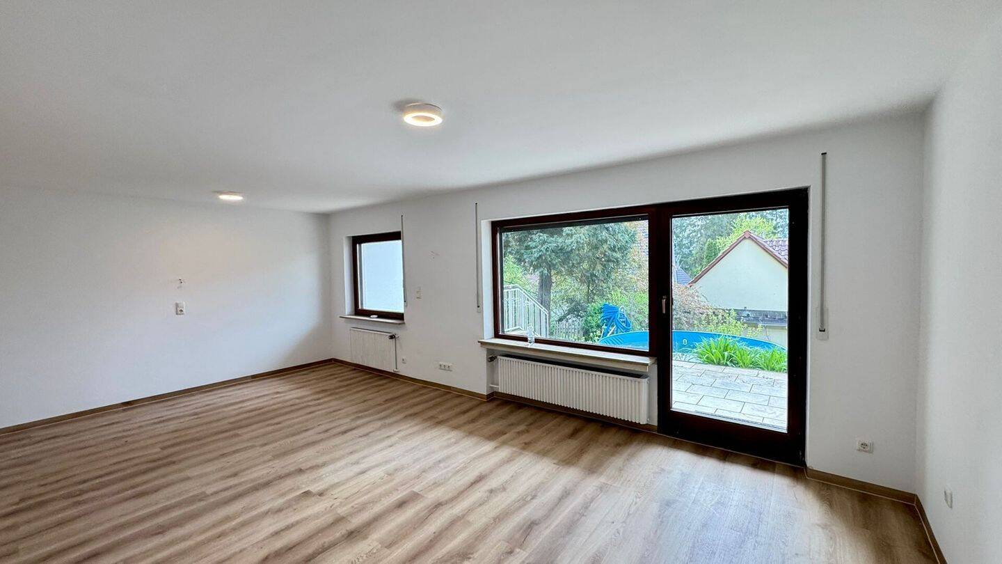 Reihenmittelhaus mit 6 Zimmern und Doppelgarage in Erlangen, 91058 Erlangen (Bruck Eltersdorf Erlangen-Süd Sebaldussiedlung Tennenlohe)