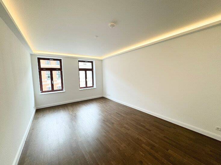Schickes Nest mit Stuck & mehr! + Balkon + Parkett + Fußbodenheizung + Wanne & Dusche + LED-Licht, 4315 Leipzig (Neustadt-Neuschönefeld Sellerhausen-Stünz Volkmarsdorf)