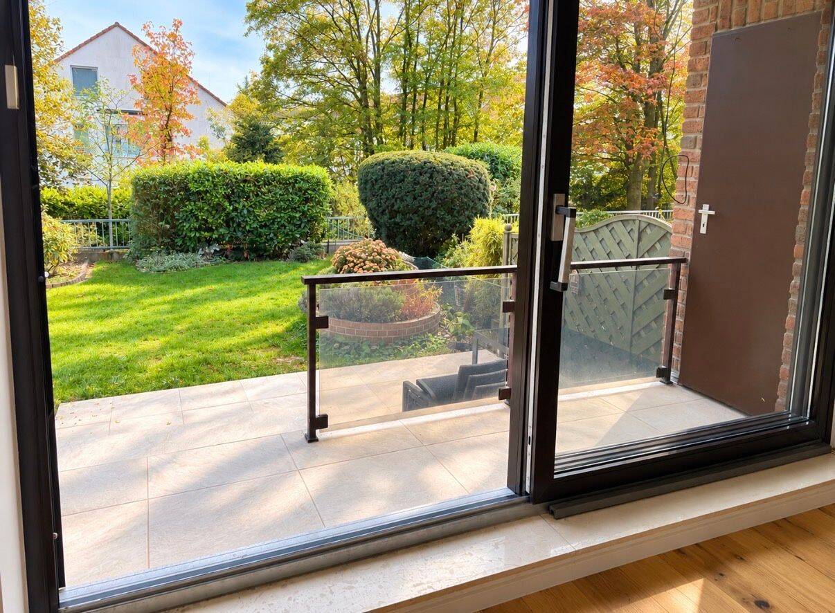 Exklusiv sanierte und möblierte Wohnung mit 50 m² Privatgarten, Terrasse, Balkon, TG-Stellplatz, 40627 Düsseldorf (Gerresheim Unterbach Vennhausen)