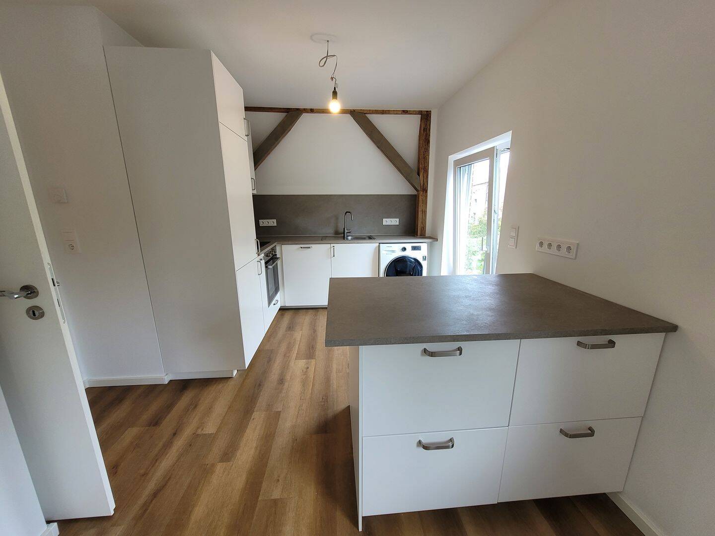 Hochwertige 85 m² Wohnung mit 24 m² Dachterrasse in wunderschöner Altbauvilla, 25813 Husum