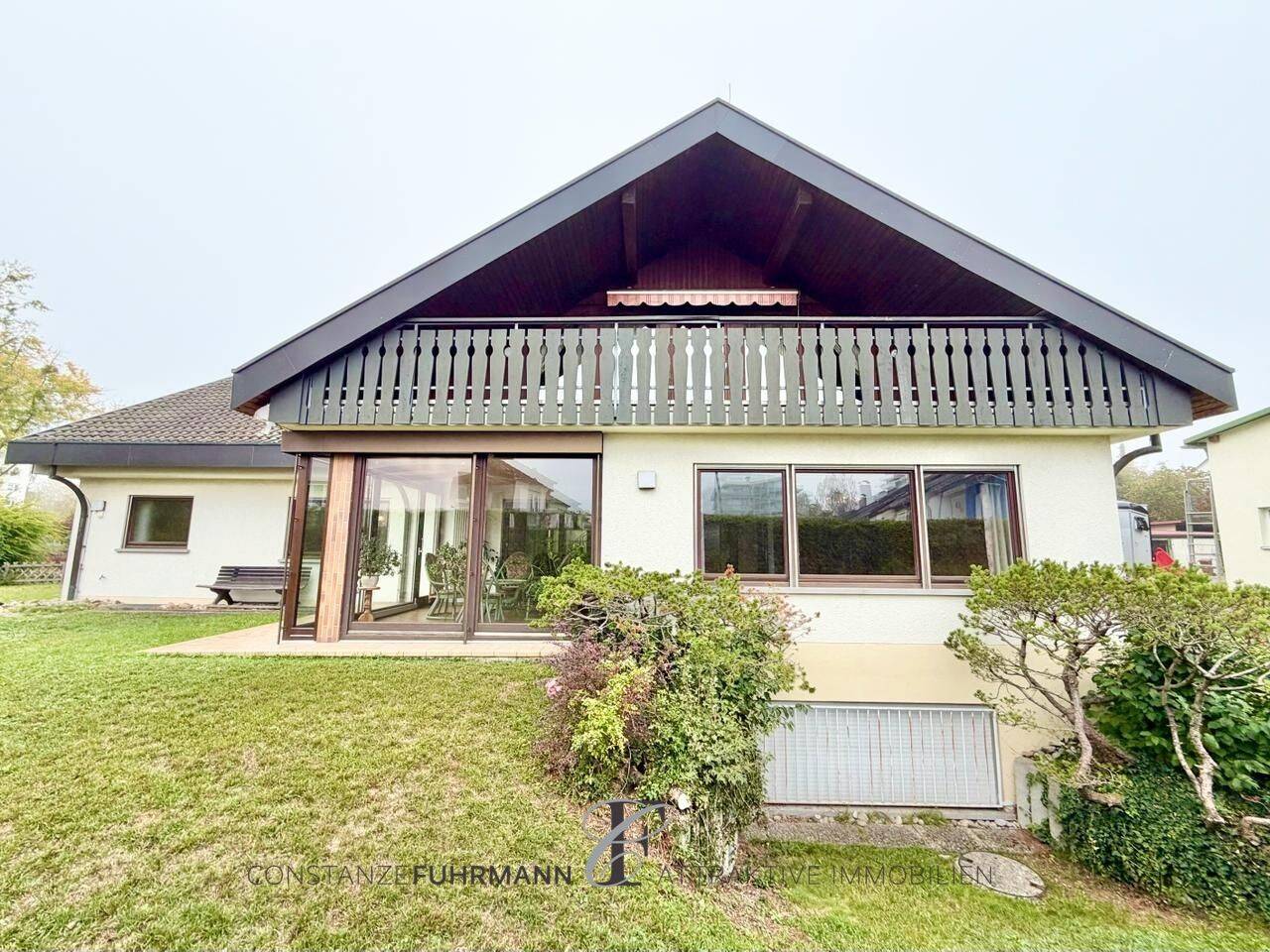 7-Zi.-Einfamilienhaus mit Wintergarten, 2 Balkonen, Garten, 5 Garagen, Potenzial für 2 Wohneinheiten, 78315 Radolfzell am Bodensee
