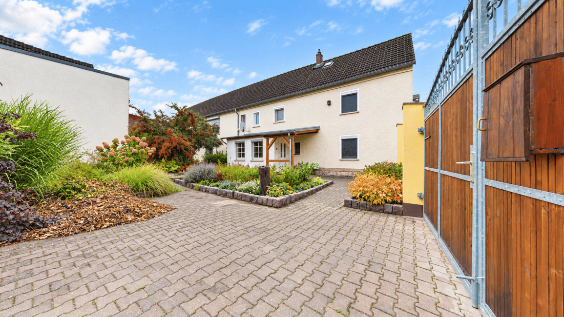 Charmantes Einfamilienhaus mit Doppelgarage und viel Platz in Eggersdorf, 39221 Bördeland