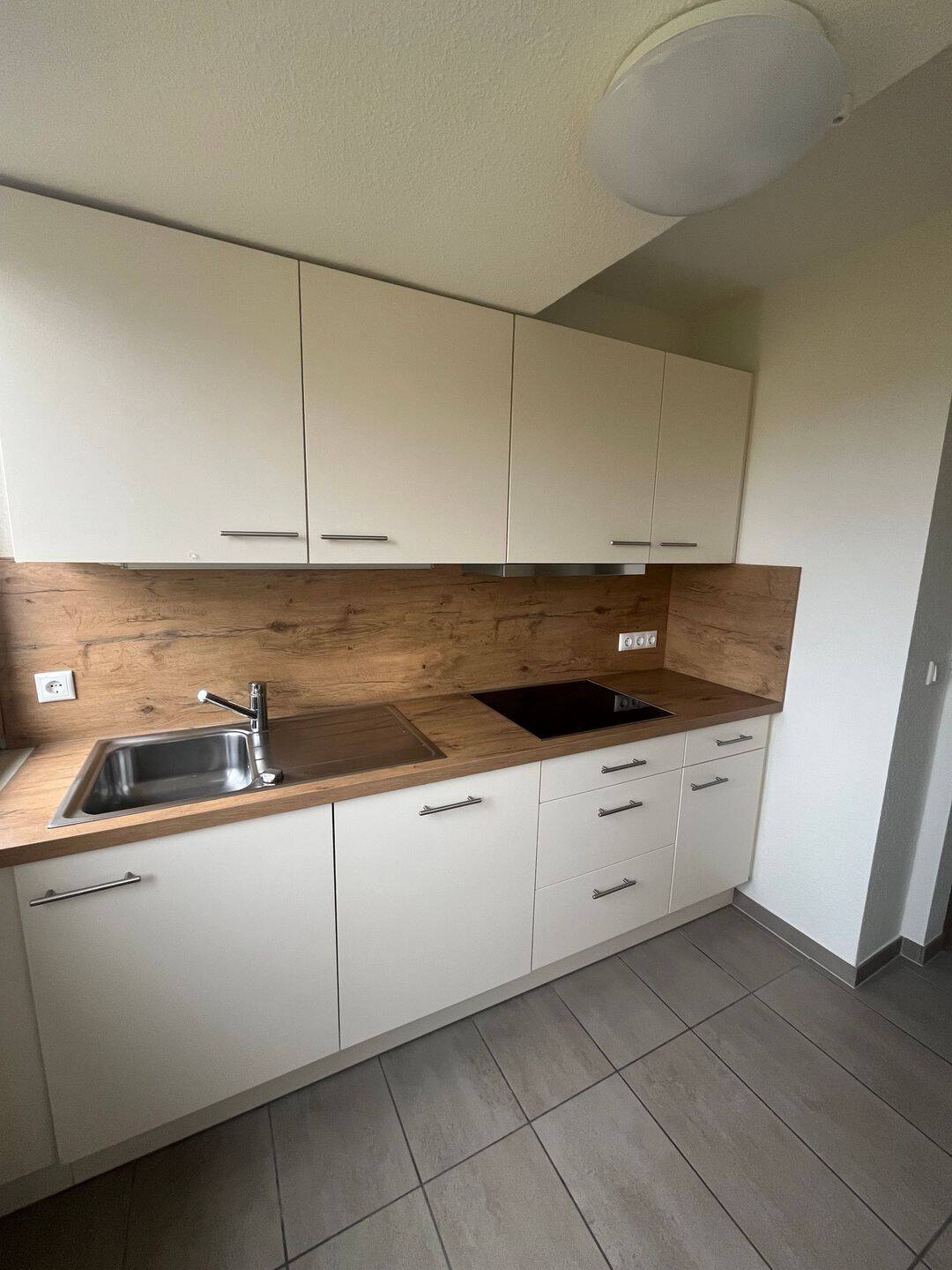 Ansprechende 2-Zimmer-DG-Wohnung mit neuer EBK, 56626 Andernach