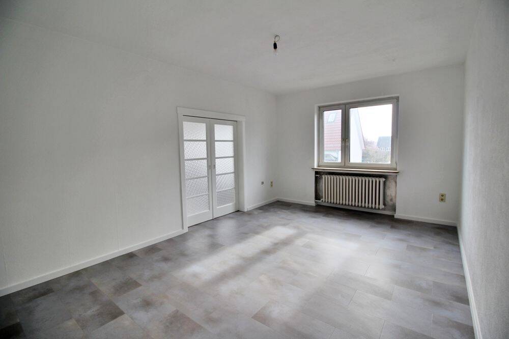 Gärtnenliebhaber gesucht! Modernisierte Wohnung mit großem Garten & Balkon, 28277 Bremen (Kattenesch Kattenturm)