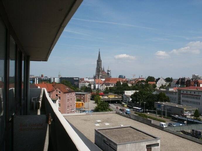 Unvermietet und ab sofort bezugsfrei – helle 1-Zimmer-Wohnung mit Balkon und Münsterblick, 89077 Ulm (Söflingen Weststadt)
