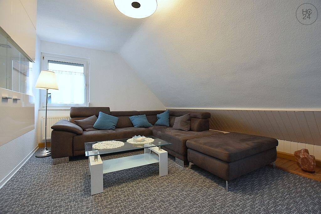 Schön möblierte Dachgeschosswohnung in zentraler Lage in Fellbach, 70734 Fellbach