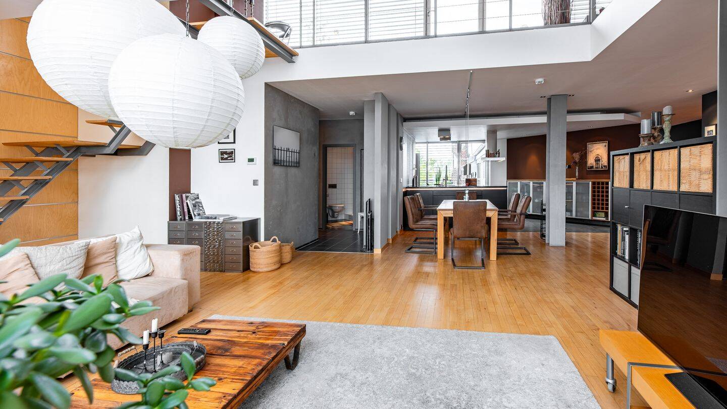 185 m² Wohnfläche / 48 m² Nutzfläche: Dachgeschoss mit Galerie – befristet, 10827 Berlin (Tempelhof-Schöneberg Friedenau Schöneberg)