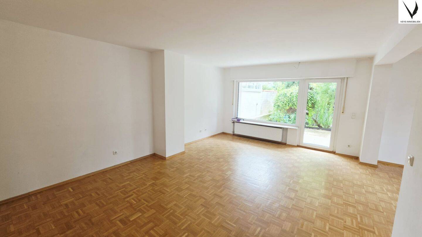 Großzügiges Einfamilienhaus mit Garten in Frankfurt-Schwanheim, 60529 Frankfurt am Main (Schwanheim)