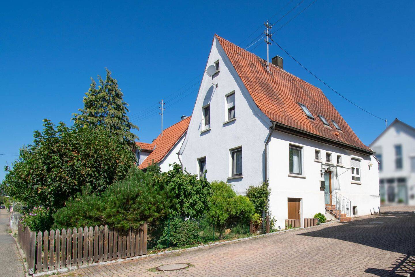 Haus mit Garten und Garage in guter Lage von Ensingen, 71665 Vaihingen an der Enz
