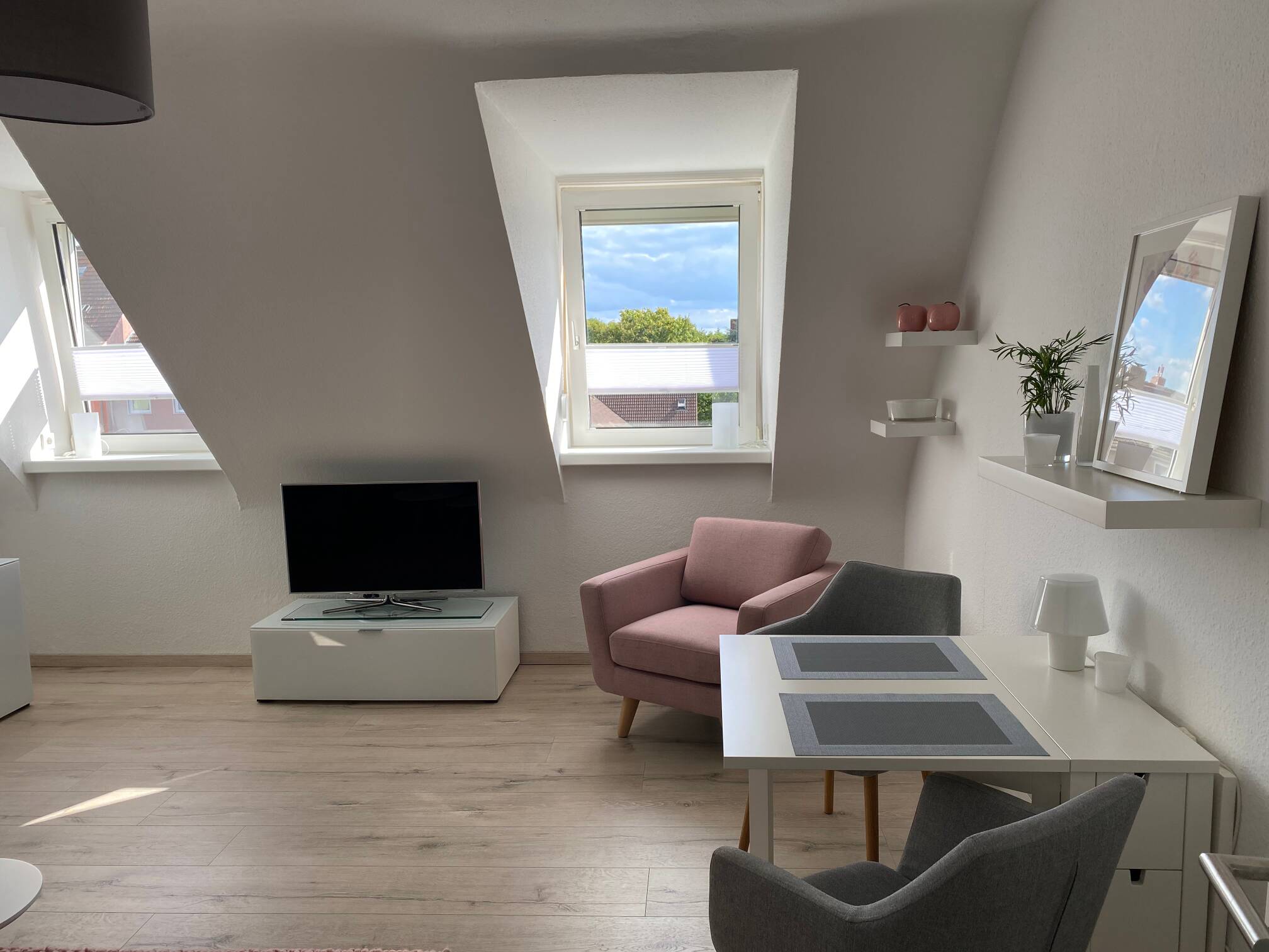 Elegante Dachgeschosswohnung in begehrter Lage, 34119 Kassel (Mitte West)