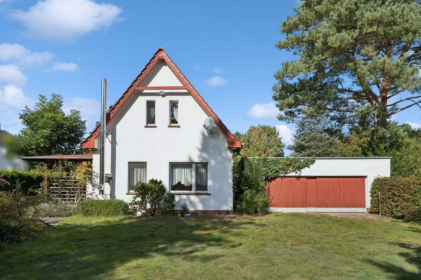 Einfamilienhaus mit Garten, Kamin, überdachter Terrasse und Doppelgarage, 15732 Eichwalde
