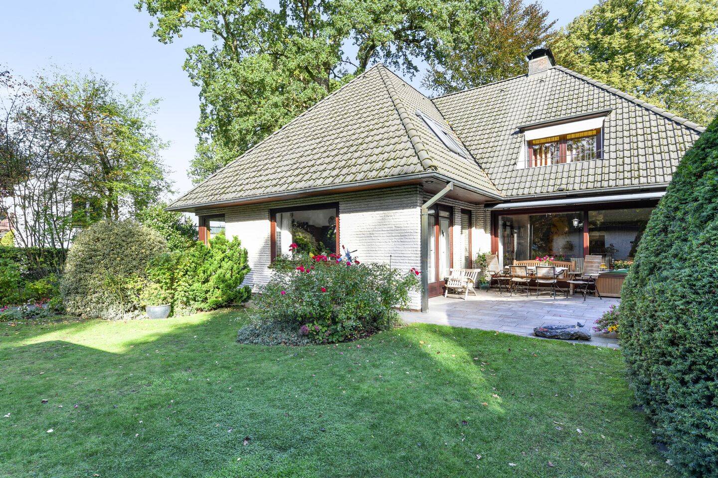 Großzügiges Einfamilienhaus mit Doppelgarage auf Erbbaurechtsgrundstück in Wellingsbüttel, 22391 Hamburg (Wandsbek)