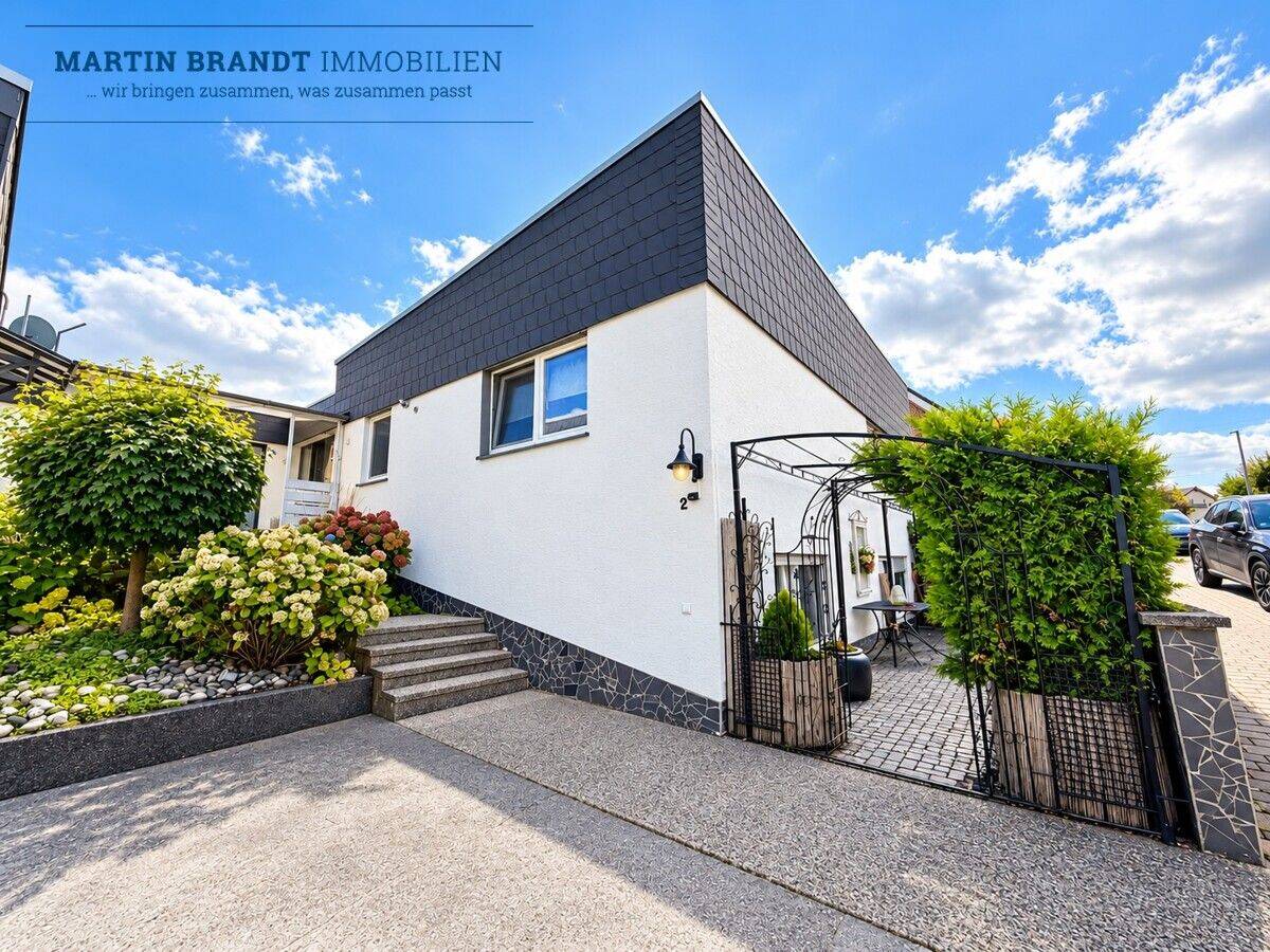 Attraktives Reiheneckhaus mit Garten in schöner Feldrandlage von Hünstetten / Wallrabenstein, 65510 Hünstetten