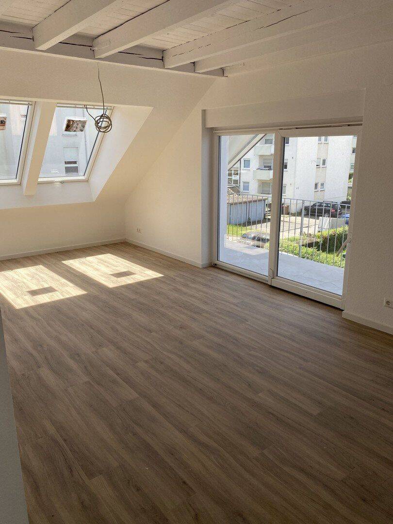 Lichtdurchflutete 2,5-Zimmer-Dachgeschosswohnung mit großem Balkon & Fußbodenheizung, 71364 Winnenden