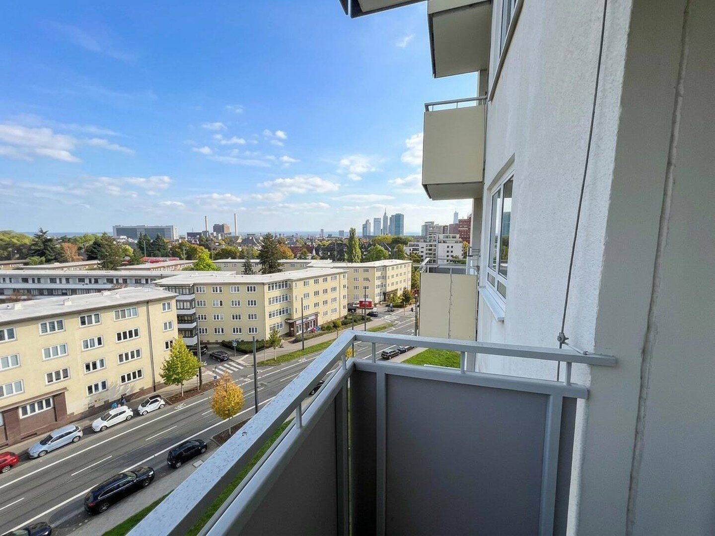 Neuwertige möblierte 1-Zimmer-Wohnung mit Balkon & Skyline-Blick in Frankfurt-Sachsenhausen, 60596 Frankfurt am Main (Sachsenhausen)