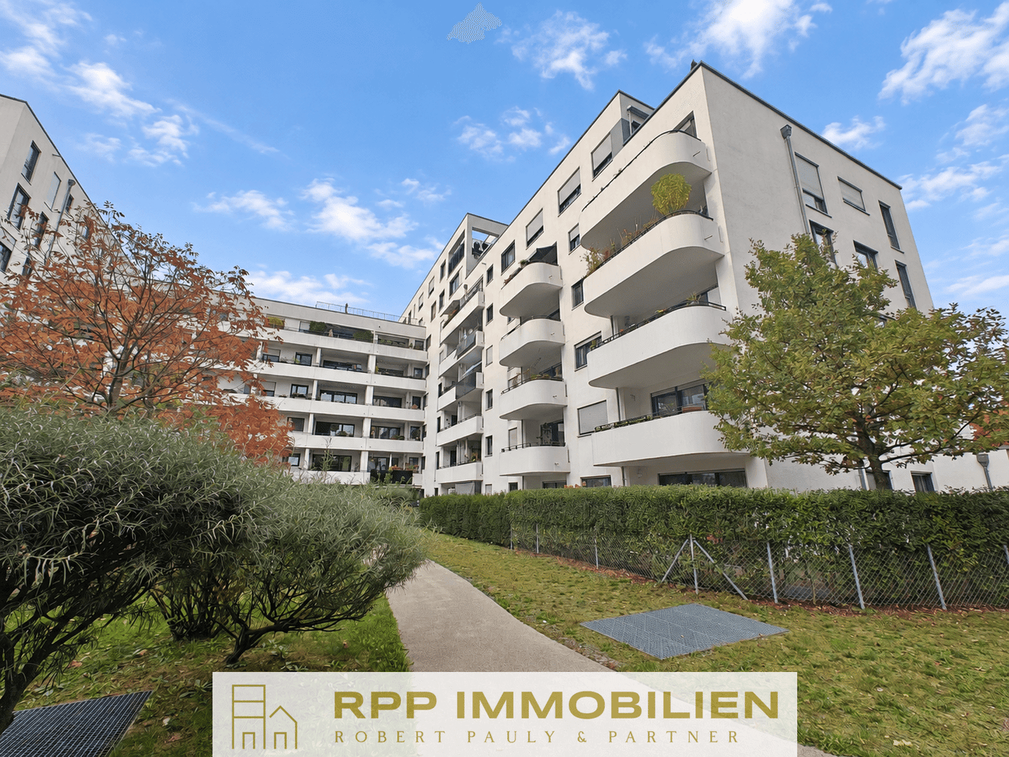 Moderne 3-Zimmer-Wohnung mit zwei Bädern und Süd/West-Balkon, 85716 Unterschleißheim