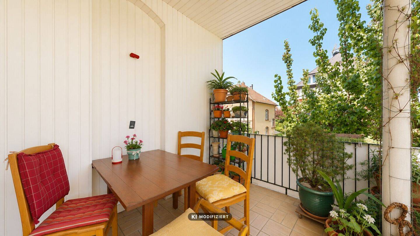Schöne Altbau-Wohnung mit zwei Balkonen in guter Lage, 60435 Frankfurt am Main