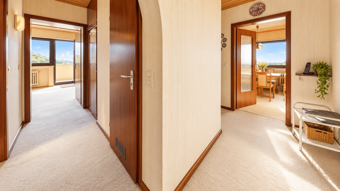 Großzügig wohnen und individuell gestalten: 4,5 Zimmer mit Balkon und zwei Garagen, 76229 Karlsruhe (Durlach Grötzingen)