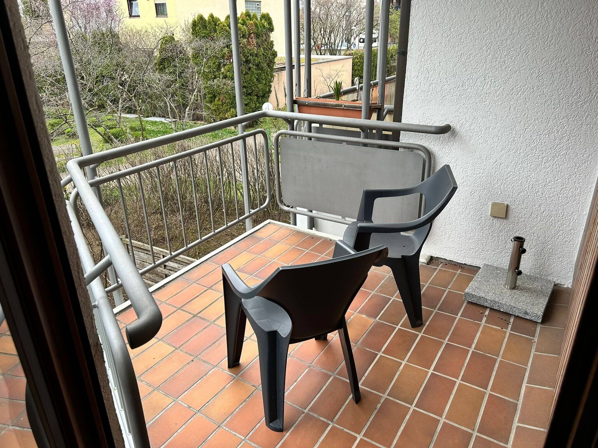 ++Top Lage möbl. 1,5 Zimmer Wohnung ++, 70374 Stuttgart (Bad Cannstatt Sommerrain)
