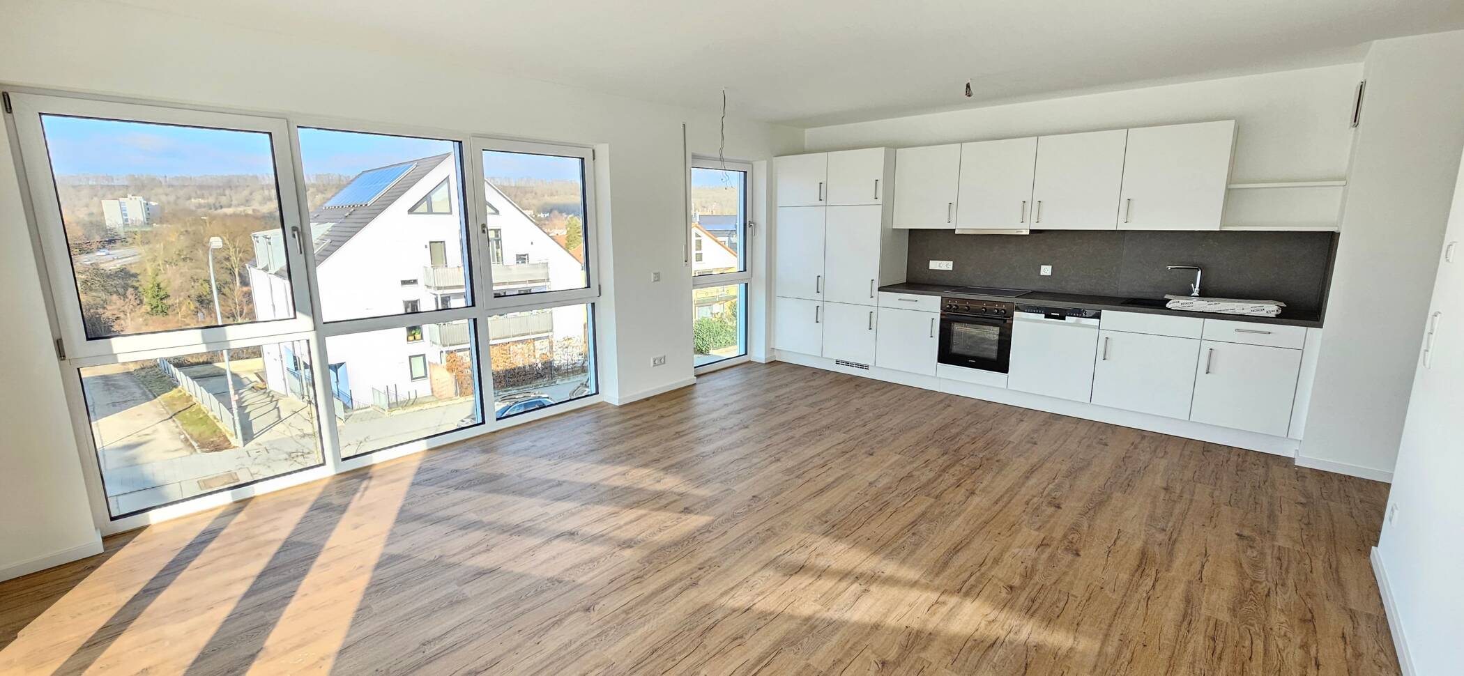 Modernes Wohnen im hochwertigen Wohnhaus mit Einbauküche (KFW-Effizienzhaus 55-EE) und 81,83 qm // Balkon, Aufzug und Tiefgarage vorhanden, 93049 Regensburg (Großprüfening-Dechbetten-Königswiesen Innenstadt Westenviertel)