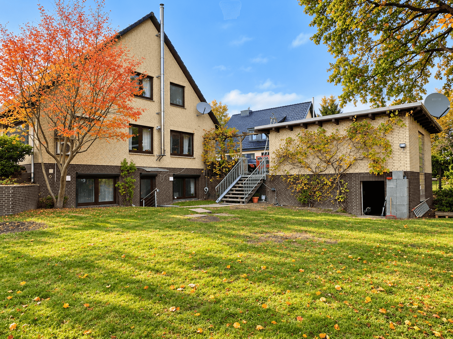 Einfamilienhaus mit Einliegerbereich: 364 m² Wohn-/Nutzfläche auf 1.115 m² in Brunsbek-Kronshorst, 22946 Brunsbek