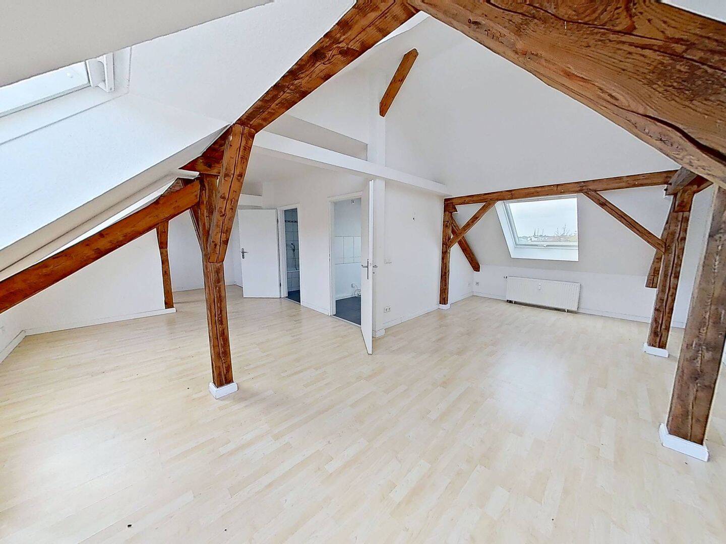 Sanierte 1-Zi.-Dachgeschosswohnung mit einzigartigem Wohnambiente in Leipzig-Möckern, 4159 Leipzig (Lützschena-Stahmeln Möckern Wahren)