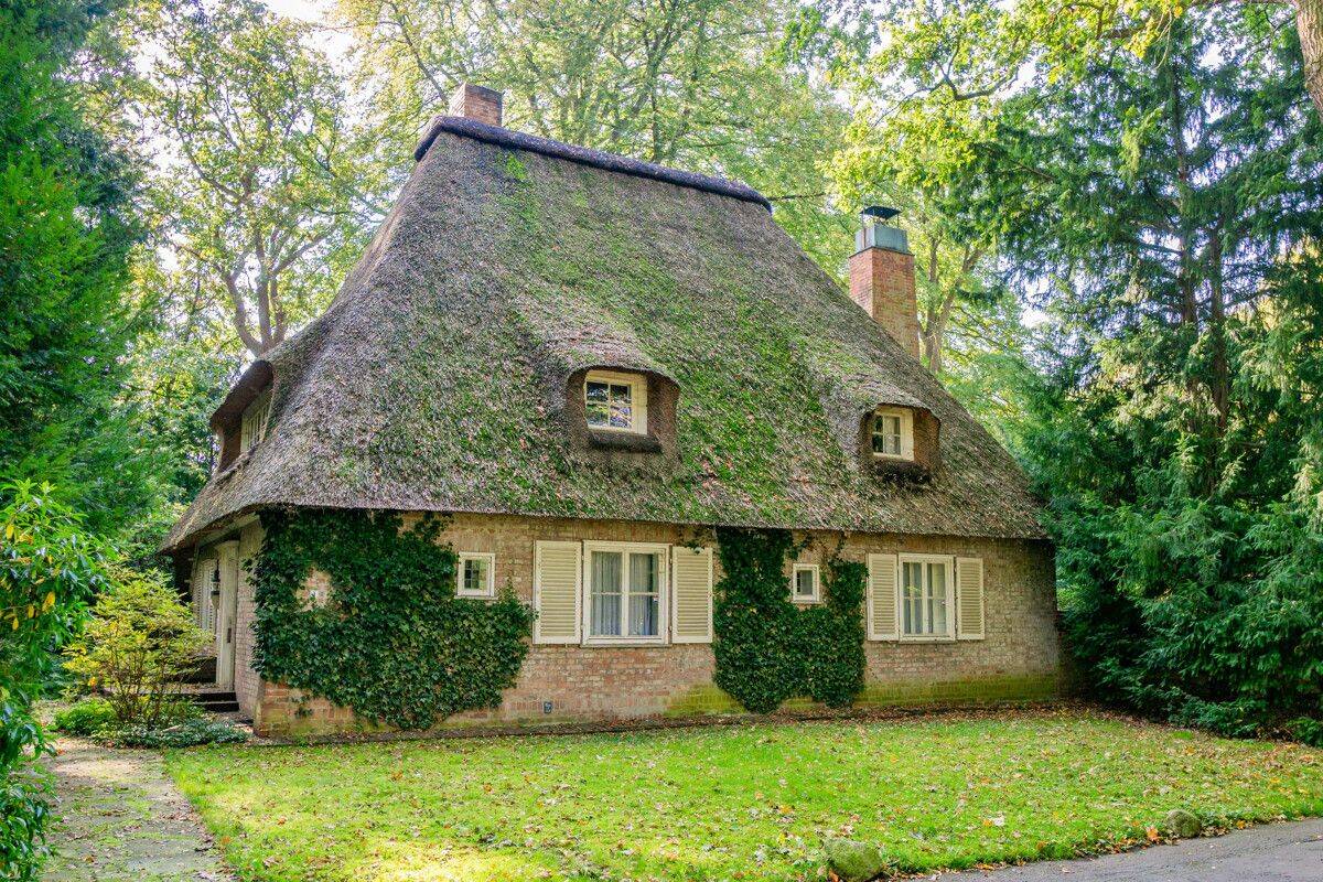 PURNHAGEN-IMMOBILIEN –  Bremen-St.Magnus – Exklusives 1-Familienhaus unter Reet in bester Wohnlage, 28759 Bremen (Grohn Schönebeck Sankt Magnus Vegesack)