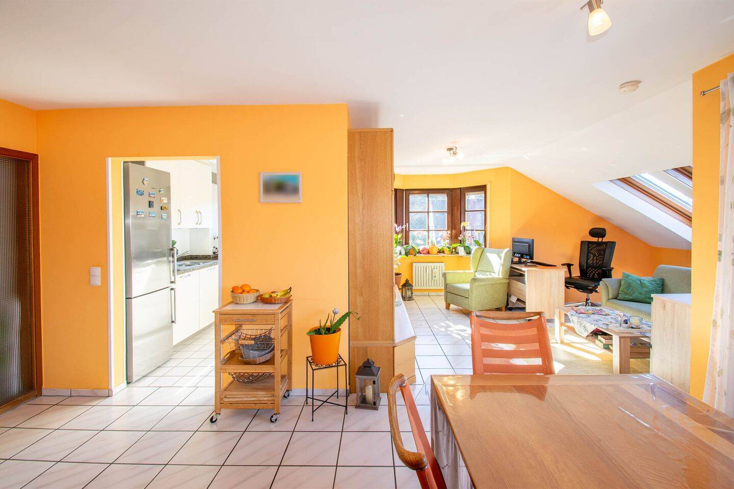 Tolle Vierzimmerwohnung mit Aussicht über Leonberg und zwei Stellplätzen, 71229 Leonberg