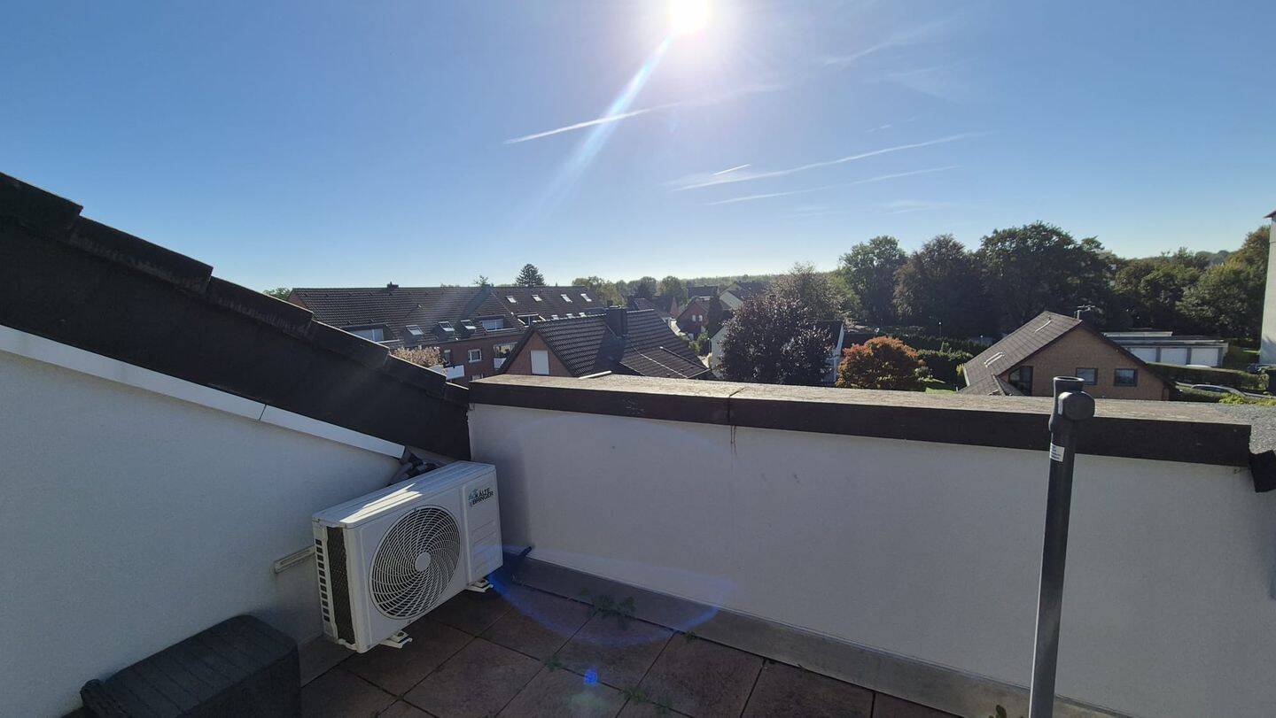 Helle DG-Wohnung mit großem Südbalkon, Klimaanlagen, Tiefgarage und ruhiger Feldrandlage, 44319 Dortmund (Asseln Husen Kurl Neuasseln Wickede)