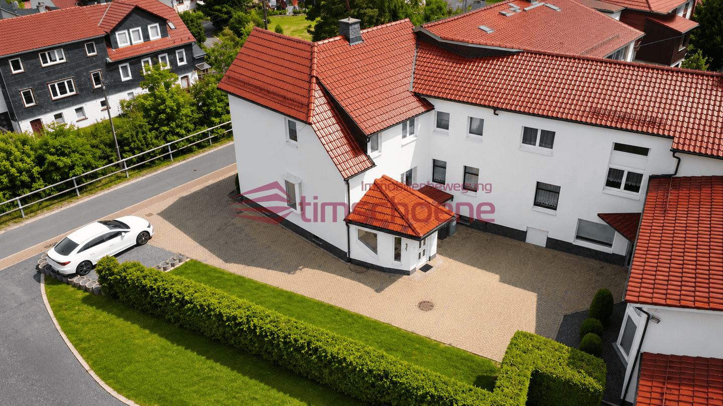 Zwei Wohneinheiten möglich – Attraktives Wohnhaus mit Stellplätzen, 98693 Ilmenau