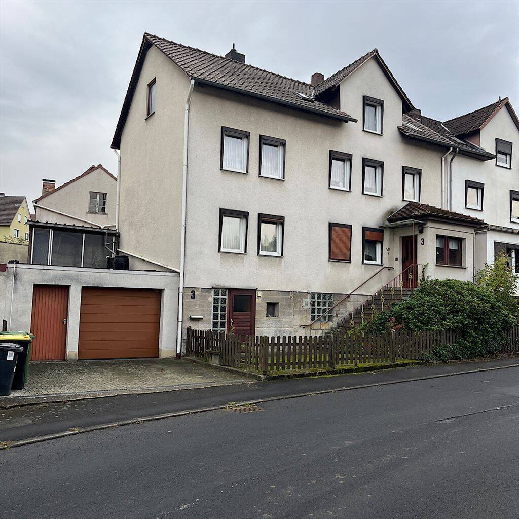 Doppelhaushälfte mit zwei Garagen und Werkstattgebäude, 34225 Baunatal