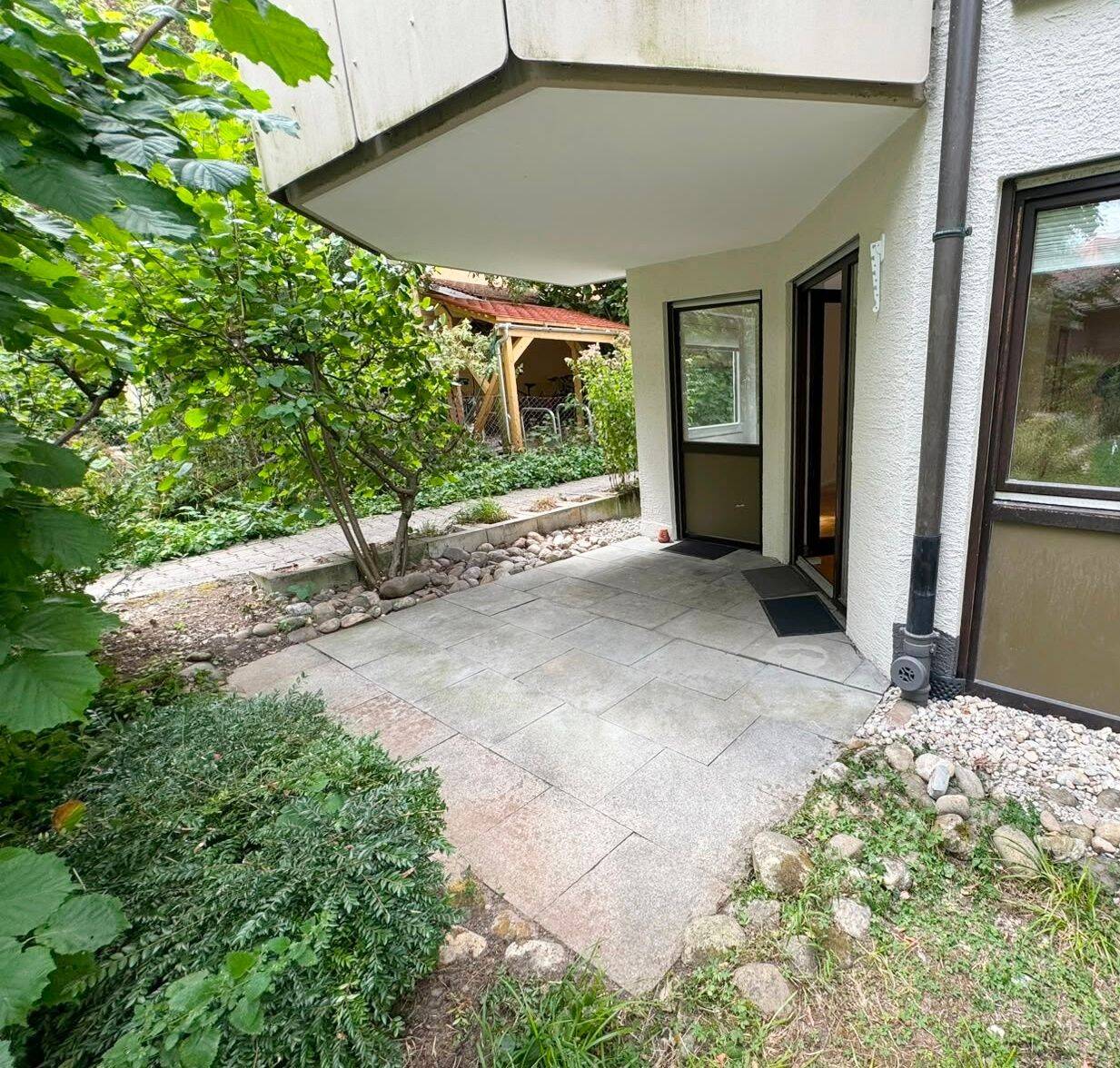 Frisch renovierte 2,5-Zimmer mit Terrasse und Garagenstellplatz direkt an der Steinlach, 72072 Tübingen