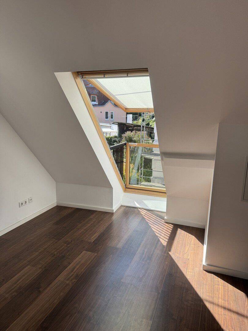 Schöne, helle Dachgeschosswohnung mit Blick auf die Esslinger Altstadt, 73728 Esslingen am Neckar