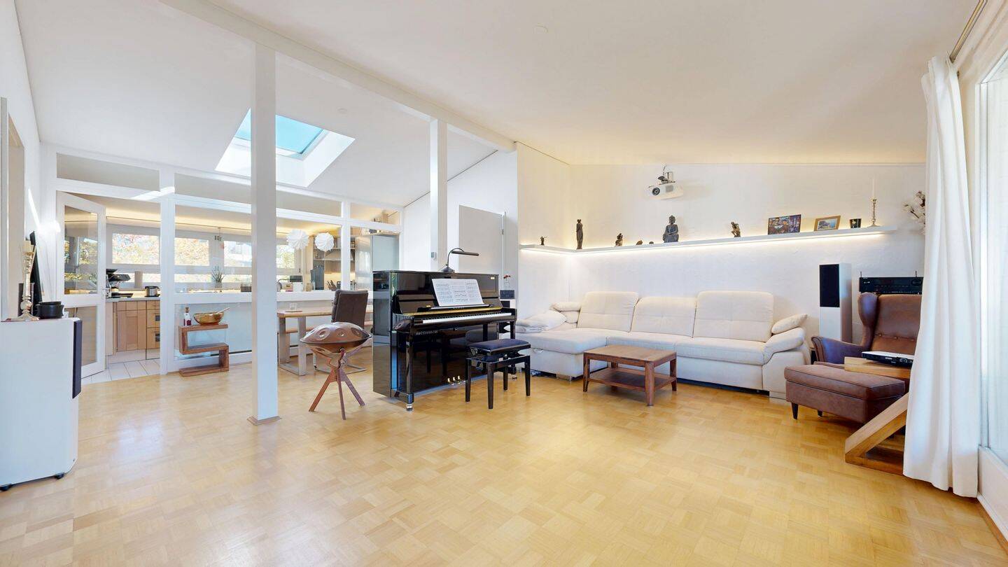 Attraktive 3-Zimmer-Dachgeschosswohnung mit großzügigem Raumgefühl und Südwest-Balkon in Ottobrunn, 85521 Ottobrunn