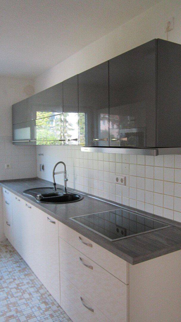Ruhige zentrale 4,5-Zimmer-Wohnung mit großem Balkon 1. OG Herrenberg Ziegelfeld Wallbox Stellplatz, 71083 Herrenberg