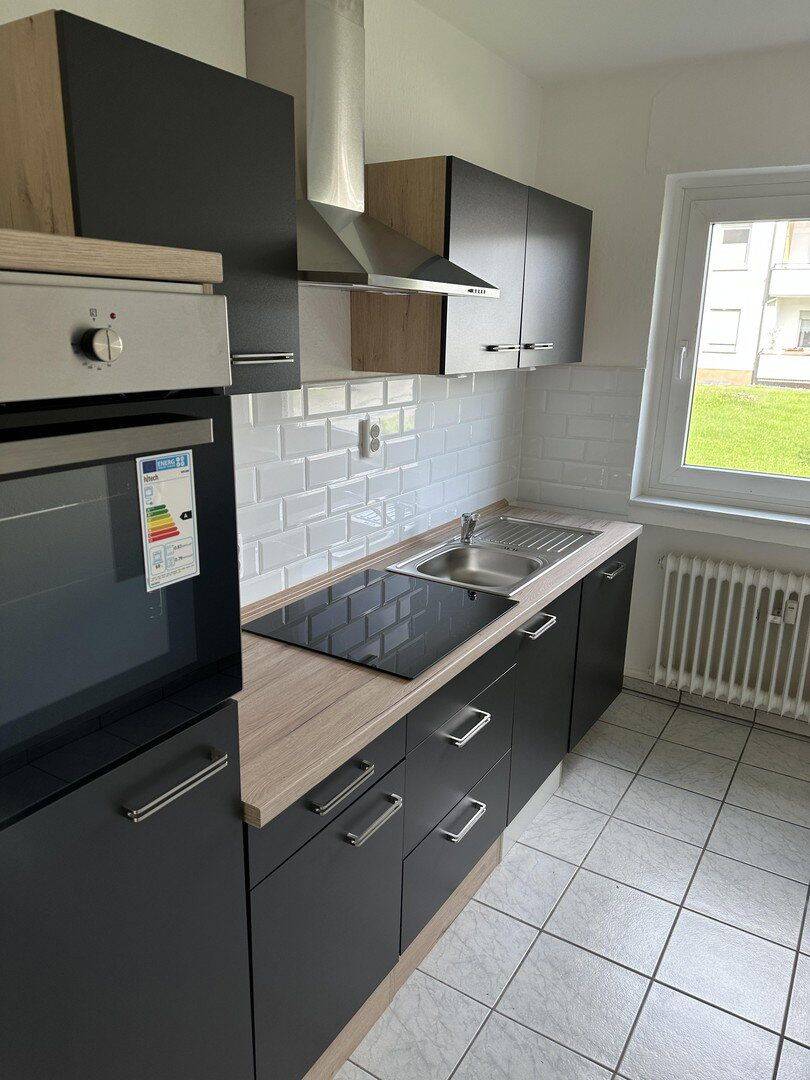 sanierte helle 3-Zimmer-Wohnung mit Einbauküche, Balkon und Stellplatz, 35745 Herborn
