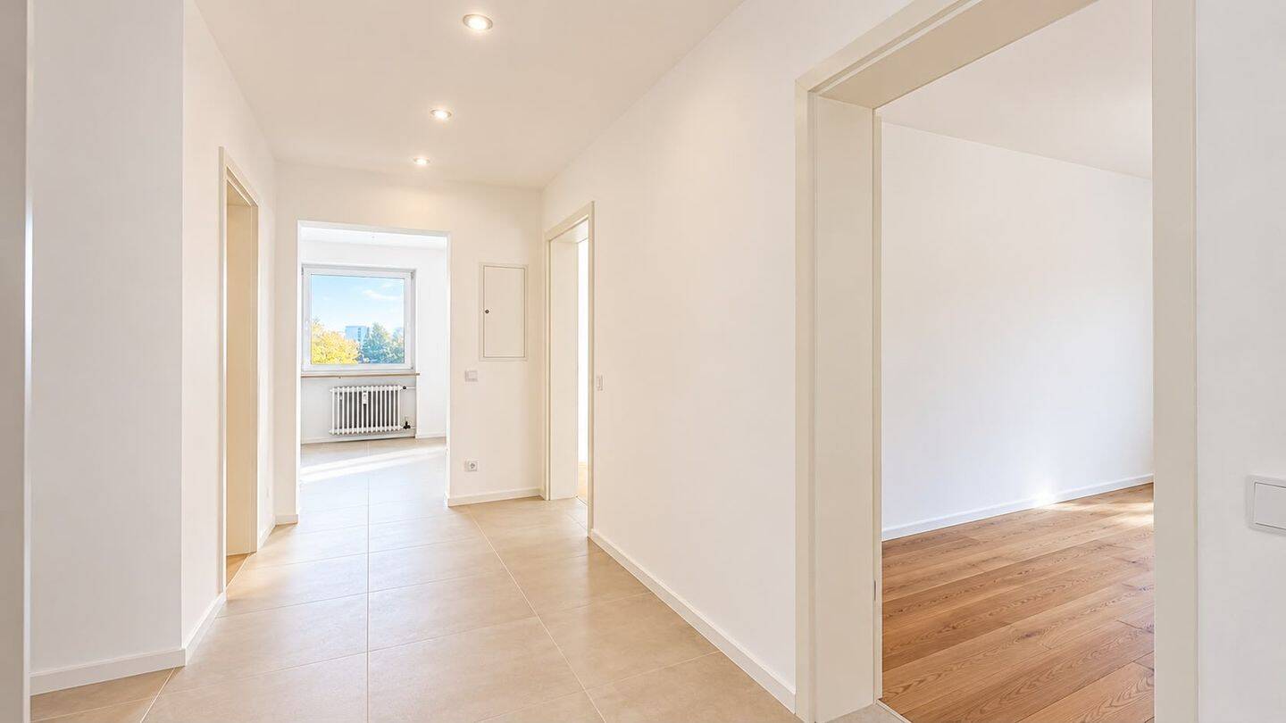 Sanierte 3-Zimmer-Wohnung mit Balkon und Tiefgarage Provisionsfrei, sofort einziehen, 82110 Germering