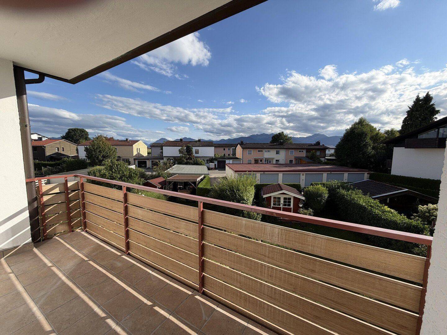 Schöne, großzügige 3-Zimmer-Wohnung 90m² mit Südwest-Balkon und Traumblick in Rosenheim-Pang, 83026 Rosenheim (Aising Happing Pang Süd)