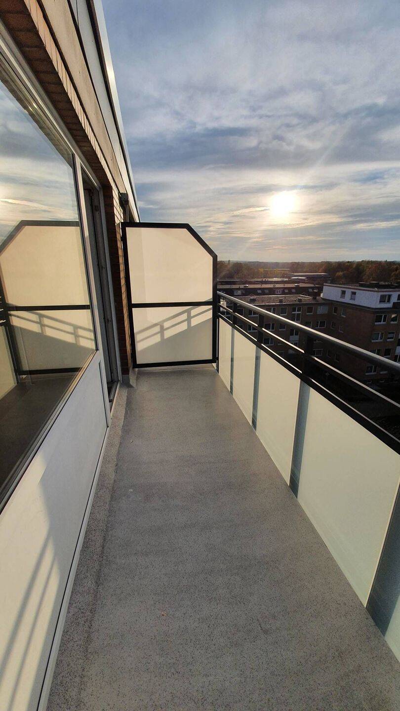 5 min zur S-Bahn Neu saniert & komplett möbliert: 1-Zimmer-Apartment mit Balkon, Aufzug & Waschtrockner in Halstenbek, 25469 Halstenbek