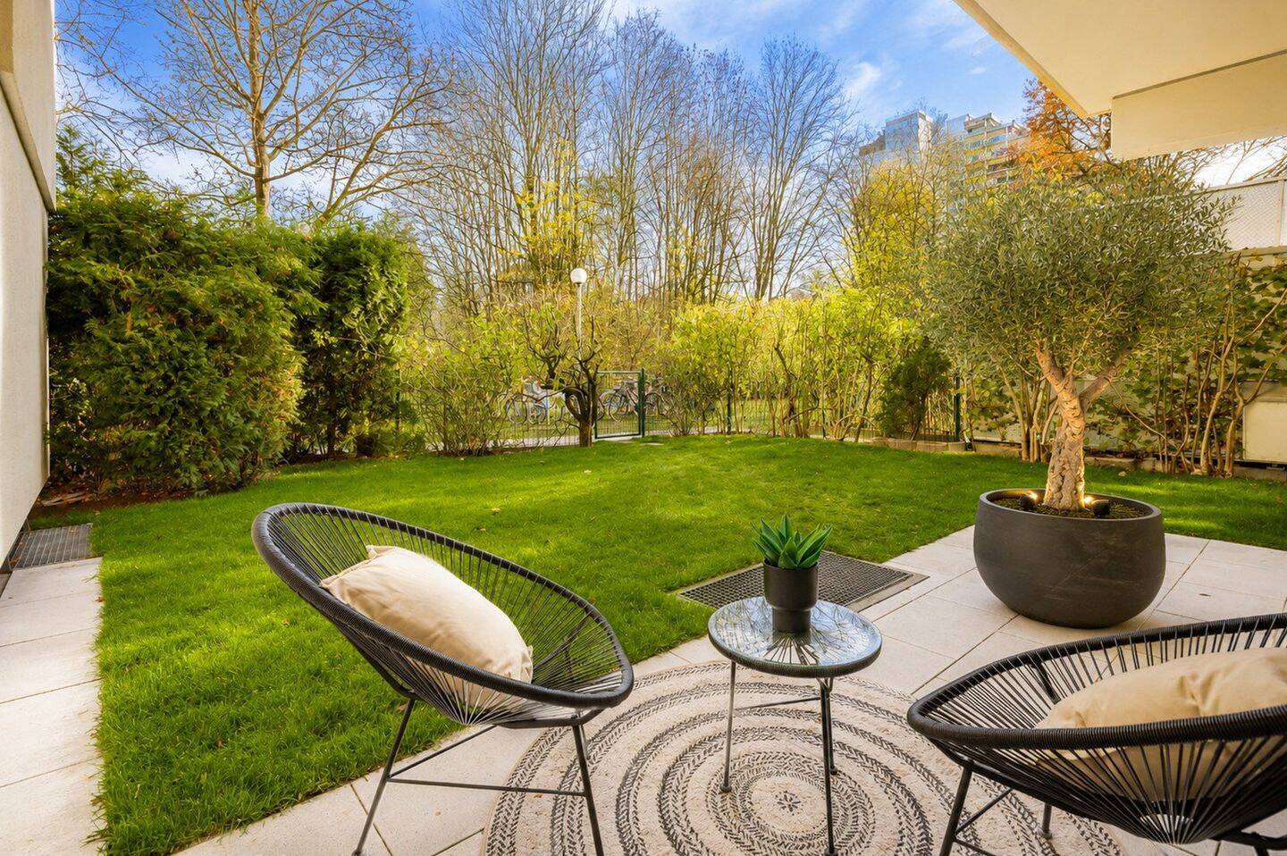 Bezugsfreie Gartenwohnung – 2 Zimmer – München Bogenhausen – frisch renoviert, 81925 München (Bogenhausen)